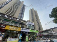 2500多户小小区门口第三家店 临近地铁口和商场 店内可住人 接受空转 