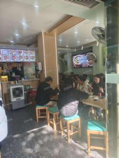 大学门口餐饮店 双门头 隔壁是蜜雪 临近学生宿舍楼