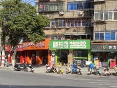 大学门口餐饮店 双门头 隔壁是蜜雪 临近学生宿舍楼