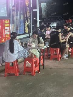 两所大学门口唯一商业街  全品类招租 行业不限 1万多人  学生宿舍楼下 