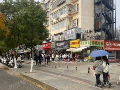 3万多人大学门口餐饮店 隔壁是蜜雪冰城和校外夜市 附近品牌店多