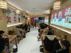 小区门口餐饮店 日营业额4000左右 可看流水 旁边是蜜雪冰城、塔斯汀、古茗等品牌店