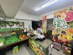 宿舍楼下独家水果店 学校师生9000多人 转3万每天能做1200左右 