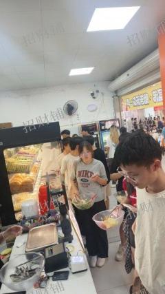 月营业额9万 外卖月做3000单左右 张亮麻辣烫转让  30栋宿舍楼下