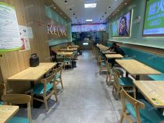 万达金街临街一楼餐饮店 日营业额4000多 独一家可用天然气