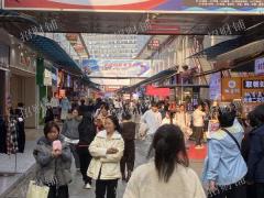 万达金街临街一楼餐饮店 日营业额4000多 独一家可用天然气