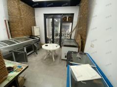 十字路口 拐角烧烤店日营业额6000左右 门口可外部 停车方便