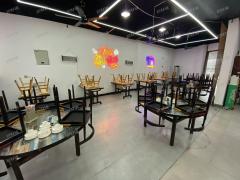 十字路口 拐角烧烤店日营业额6000左右 门口可外部 停车方便