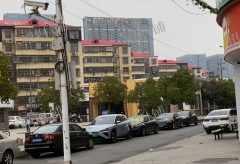 吖嘀零食旁临街 四个店铺出租  有免租期 可接天然气 租金1000元/月起