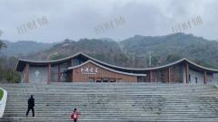 十字路口拐角店  景区门口 社区和中学旁 适合做零食店 奶茶咖啡、民宿、小酒馆等