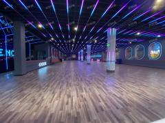 找合伙人 3公里几十万年轻人，客流不用愁。极光潮玩 馆有溜冰场滑行、游戏房、跃动格子快剪