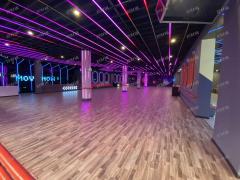 找合伙人 3公里几十万年轻人，客流不用愁。极光潮玩 馆有溜冰场滑行、游戏房、跃动格子快剪