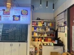 南昌西站旁商业街 临近餐饮店 开了三年 日营业2000多 隔壁是华莱士 ，正新鸡排以及4家宾馆