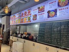 南昌西站旁商业街 临近餐饮店 开了三年 日营业2000多 隔壁是华莱士 ，正新鸡排以及4家宾馆