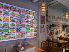 南昌西站旁商业街 临近餐饮店 开了三年 日营业2000多 隔壁是华莱士 ，正新鸡排以及4家宾馆