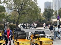 南昌工学院第一食堂 3万多人大学 月营业额20万左右 