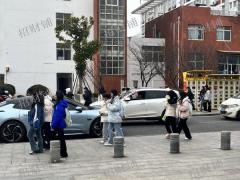 南昌工学院第一食堂 3万多人大学 月营业额20万左右 