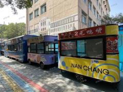 1万多人大学门口商业街招租，校内没有商业街 行业不限 独立店铺及摊位均有