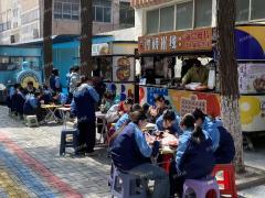 1万多人大学门口商业街招租，校内没有商业街 行业不限 独立店铺及摊位均有