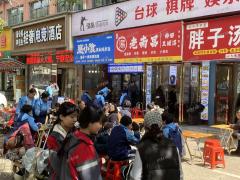 1万多人大学门口商业街招租，校内没有商业街 行业不限 独立店铺及摊位均有