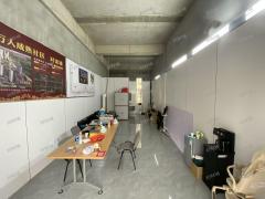 双小区门 临近店铺招租 3700多户 旁边有幼儿园 中学