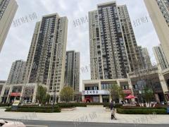 双小区门 临近店铺招租 3700多户 旁边有幼儿园 中学