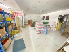 3500多人工厂 独家便利店 日营业额5000左右 ，附带快递每天100单3毛5/件，陈列费4000