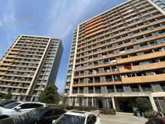 3500多人工厂 独家便利店 日营业额5000左右 ，附带快递每天100单3毛5/件，陈列费4000