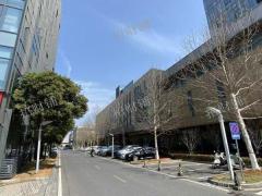 3500多人工厂 独家便利店 日营业额5000左右 ，附带快递每天100单3毛5/件，陈列费4000