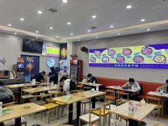 1.5万多人大学校内，两年鸡公煲店，日营业额4000多，通三相电