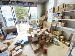 不要转让费，南昌医学院正对快递快递 日派件1300 4毛一票 无需拉货 店内可住人