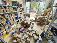 不要转让费，南昌医学院正对快递快递 日派件1300 4毛一票 无需拉货 店内可住人