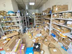 不要转让费，南昌医学院正对快递快递 日派件1300 4毛一票 无需拉货 店内可住人