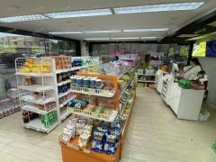 双门头 拐角店 2万多人大学后门，学生宿舍楼旁，小区门口第二家 转6万