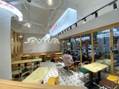 门宽18米 十字路口拐角店 糖水铺  滕王阁景区旁 旁边有蜜雪、洪都大拇指、绿滋肴超市 