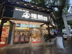 门宽18米 十字路口拐角店 糖水铺  滕王阁景区旁 旁边有蜜雪、洪都大拇指、绿滋肴超市 