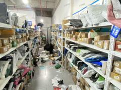 小区出入口快递店 日派件1600件 5毛5一件 日寄件30件左右