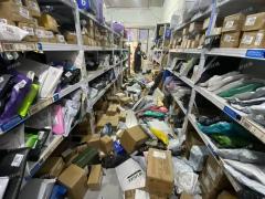 小区出入口快递店 日派件1600件 5毛5一件 日寄件30件左右