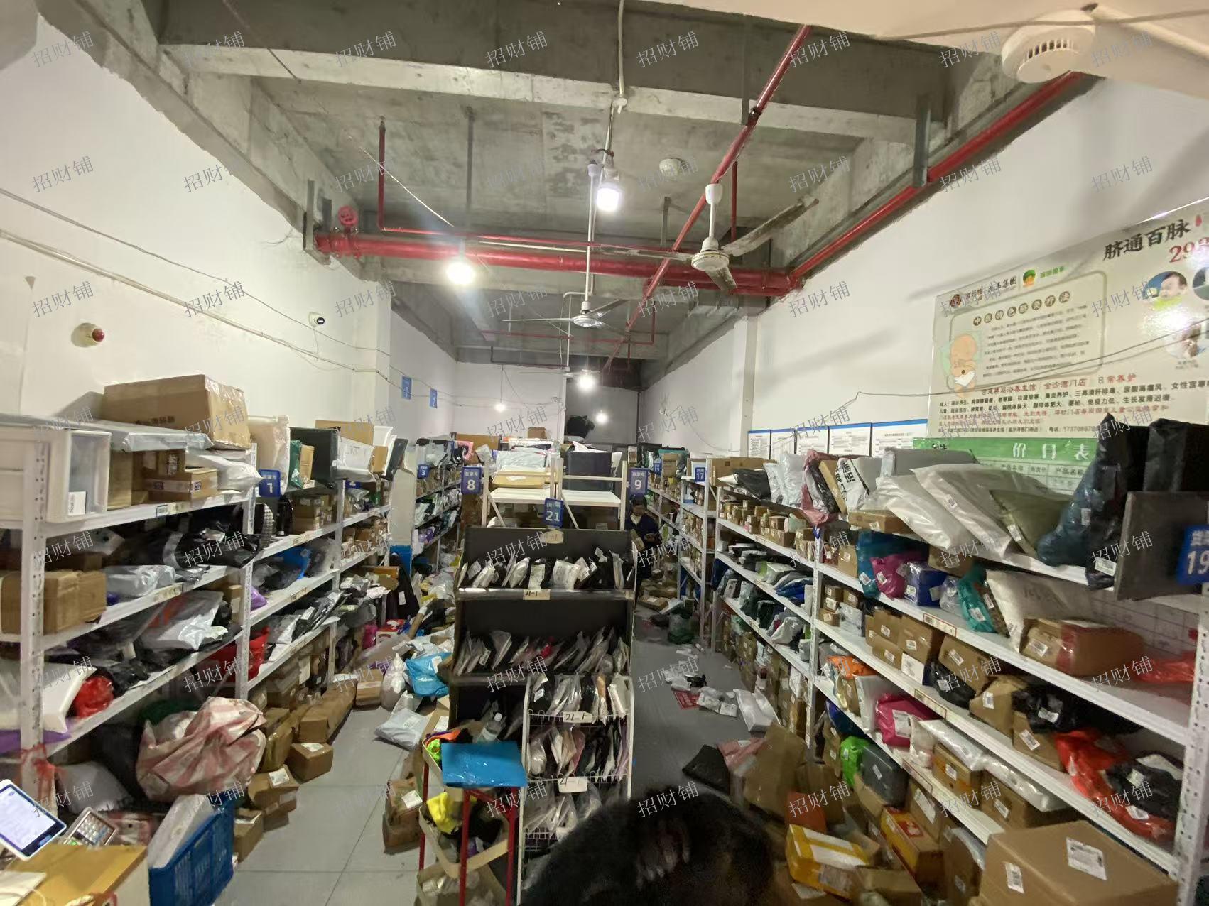 小区出入口快递店 日派件1600件 5毛5一件 日寄件30件左右