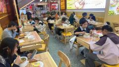 五所大学旁 洪都大拇指隔壁餐饮店 日营业额3000左右 外卖月做2400单左右