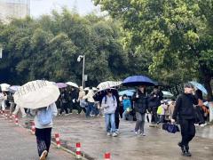 1万多大学 校内唯一商业街临榆炸鸡 月做10万左右 外卖月做9000单