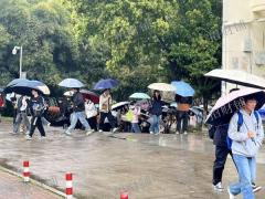 1万多大学 校内唯一商业街临榆炸鸡 月做10万左右 外卖月做9000单