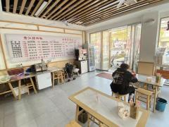 大学门口第一家 拐角双门头  猪脚饭店 日营业额3000左右 楼上可住人也可做仓库