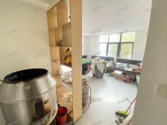 大学门口第一家 拐角双门头  猪脚饭店 日营业额3000左右 楼上可住人也可做仓库