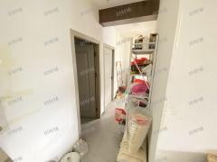 大学门口第一家 拐角双门头  猪脚饭店 日营业额3000左右 楼上可住人也可做仓库