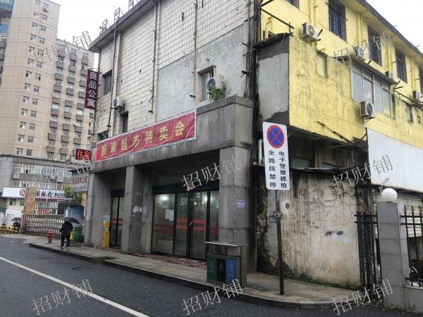 火车站旁 地铁口双门头 门宽10米 也分租 行业不限