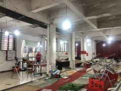 火车站旁 地铁口双门头 门宽10米 也分租 行业不限