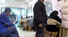 地铁口 景区旁 双学校门口 粉面店 日营业额2000多 节假日能做3000左右  带阁楼