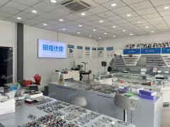 小区门口第一家 双门头 门宽10米  对面珠市小学和朝阳立德中学  房东直租