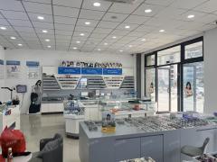 小区门口第一家 双门头 门宽10米  对面珠市小学和朝阳立德中学  房东直租